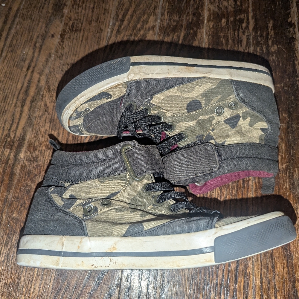 Child Sz13 High top Camo Vans